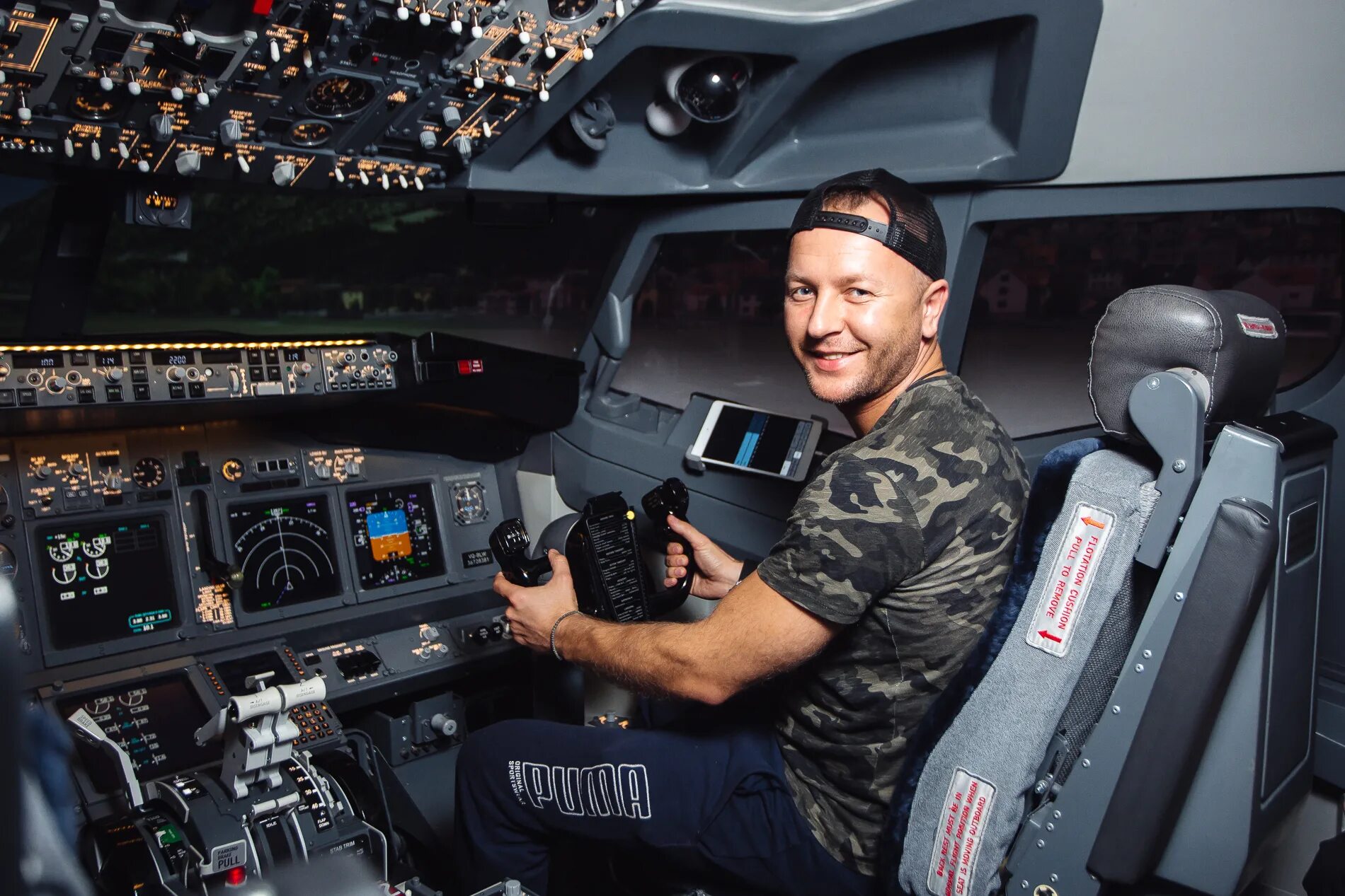 Тренажер нижний новгород. Авиатренажер 737. Авиасимулятор Боинг 737. Авиасимулятор в Москве Боинг 737. Dream Aero авиатренажер.