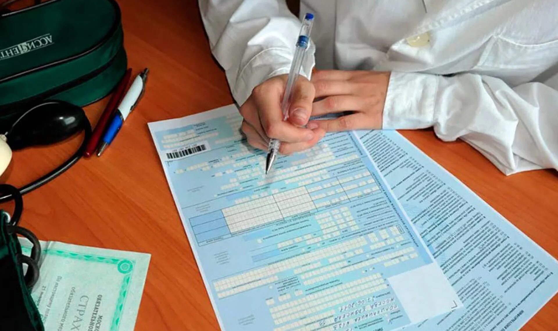 Одновременно два больничных