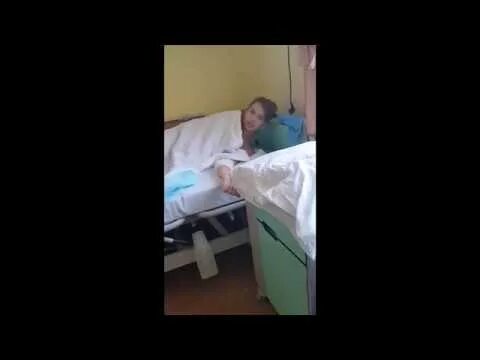 Нельзя спать после наркоза. Мальчик отходит от наркоза. парень отходит от наркоза.