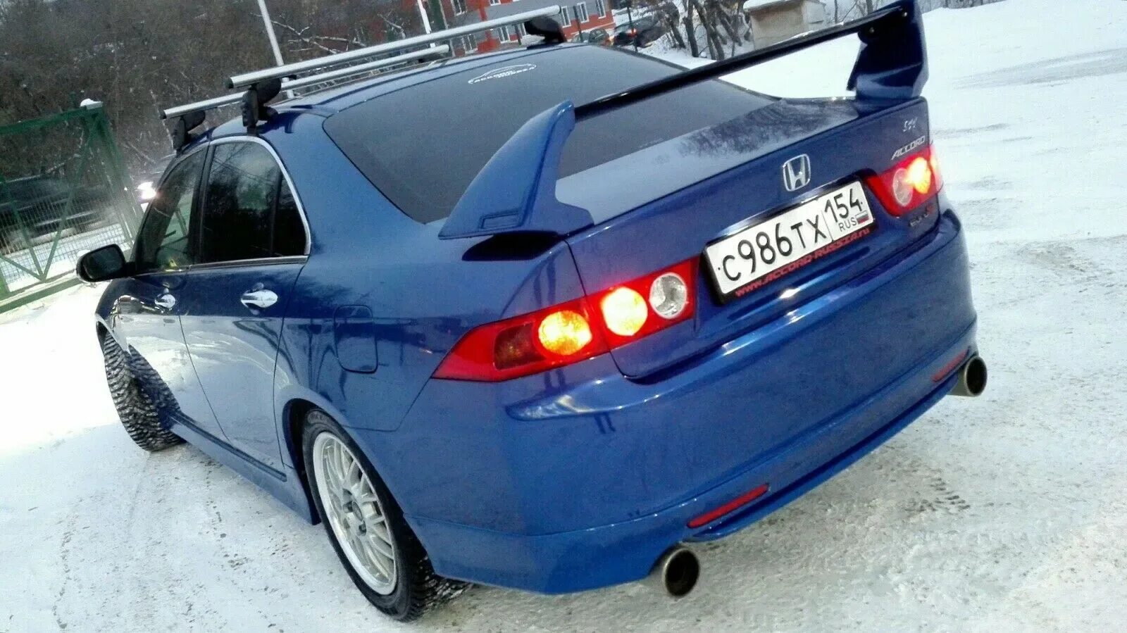 Honda accord со спойлером. Honda civic fd2 type r. Honda civic 8 седан спойлер. Honda civic спойлер. Хонда аккорд 2007 со спойлером.