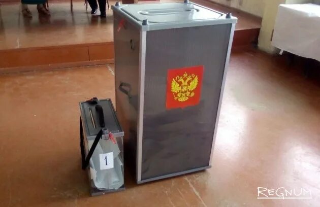 Урна в избирательный бюллетень. Урна для голосования 400х400х1000. переносные ящики для голосования. стационарный ящик для голосования. переносная урна для голосования.