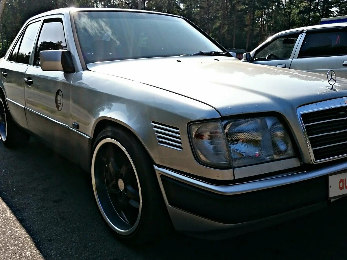 Mercedes 1991. Мерседес Бенц 124 1991. W124 1984. Мерседес 124 1991 года. 124 Мерс 1991 года.