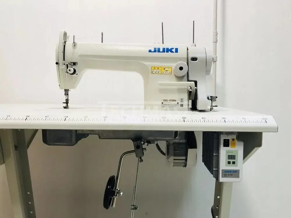 Оверлок веллес 4 ниточный. Столы для шитья профессиональные. Швейная машина velles vls1100 cj cnjkjv со столом. Стол для бытовой швейной машины. Промышленная швейная машина «juki ddl-8700-7wb.