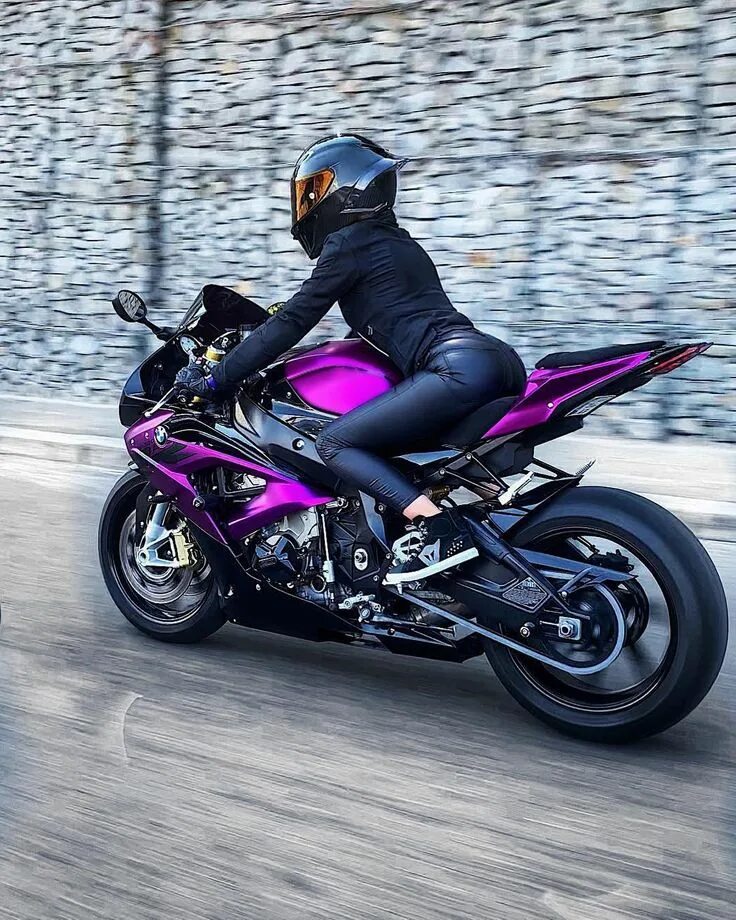 That bike is her. Мотоцикл BMW s1000rr фиолетовый. BMW 1000rr фиолетовый. Мотоцикл Кавасаки фиолетовый. БМВ 1000 RR фиолетовый.