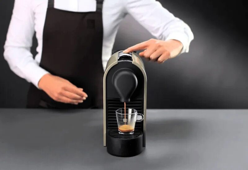 Nespresso очистка от накипи. Очистка кофемашины неспрессо. Очистка кофемашины неспрессо от накипи. Чистка кофемашины Nespresso Delonghi. Делонги капсульная кофемашина Старая неспрессо.