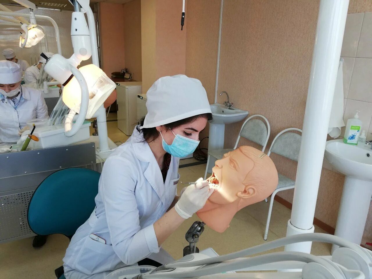 Зубной врач 6. Международный день зубного врача. день зубного врача в 2025. международный день зубного врача 2019. с праздником стоматолога.