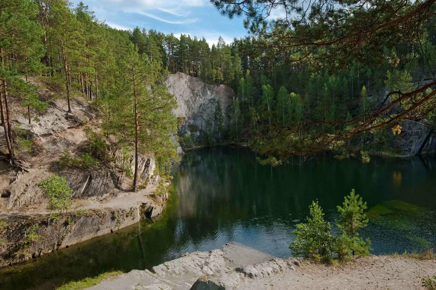 Сысерть камень. Природный парк Бажовские места и озеро Тальков камень. Сысерть озеро Тальков камень. Сысерть Свердловская область Тальков камень. Сысерть Бажовские места Тальков камень.