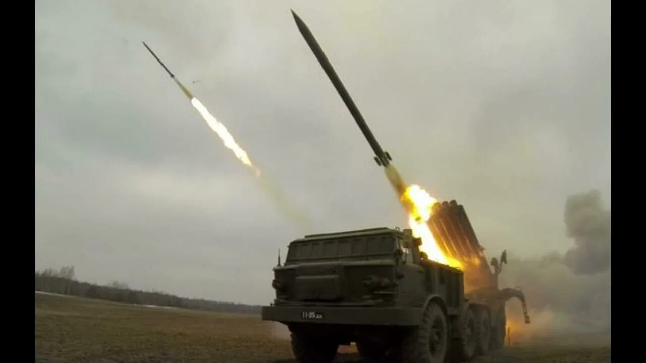 Обстрел рсзо. Рсзо ураган ракета. рсзо смерч ракета. торнадо-с рсзо 2025.
