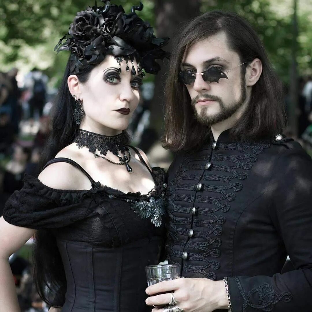 Готы общение. Готический фестиваль (Wave Gotik Treffen). Вейв готик Треффен 2020. Wave-Gotik-Treffen в Германии. Готик Треффен 2022.