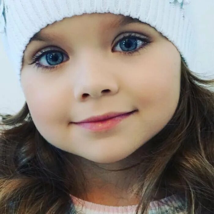 Третья девочка с голубыми глазами. Красивые малыши девочки. Анастасия князева взрослая. Ангелина прийма. 3 девочка с голубыми глазами.