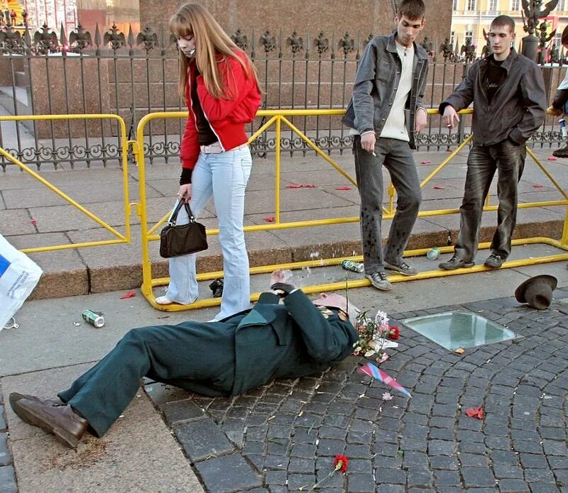 Почему бывший проходя мимо