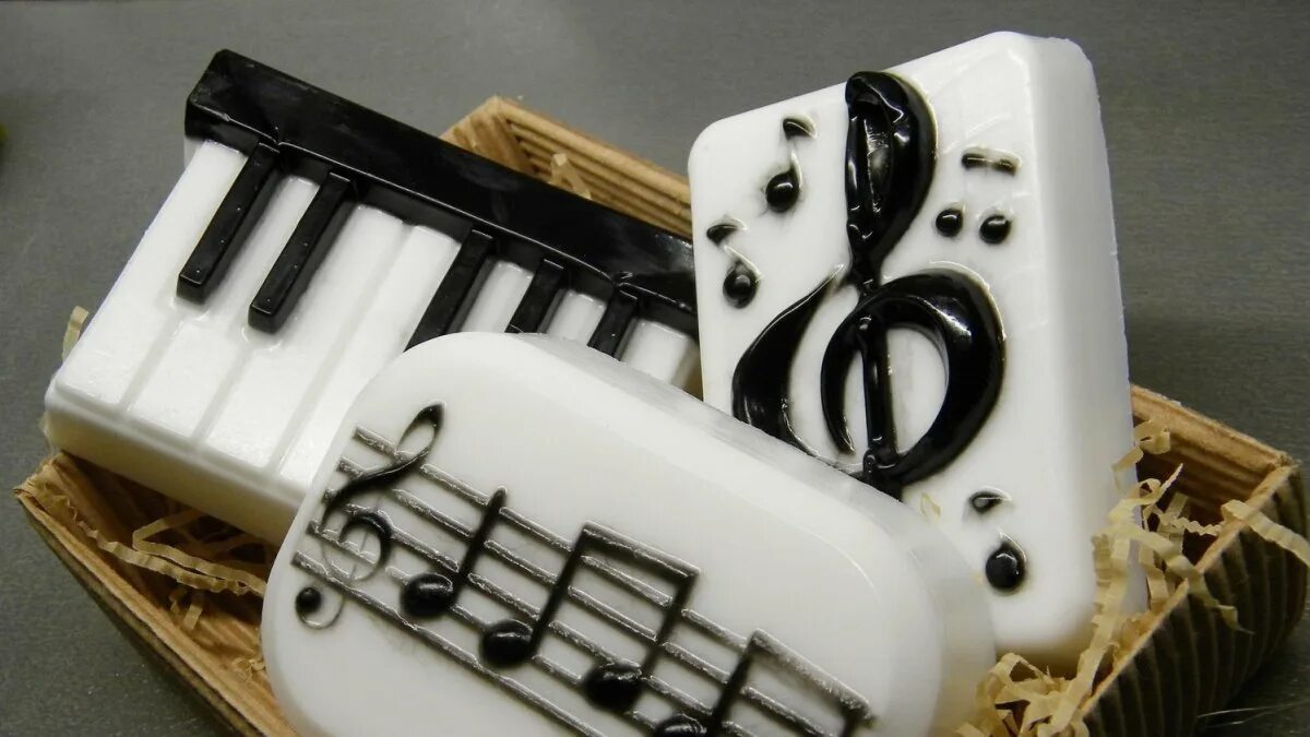 Подарок музыканту. Сувениры для музыкантов. Брелок для музыканта. Сувениры для музыкантов. Брошь для музыканта.