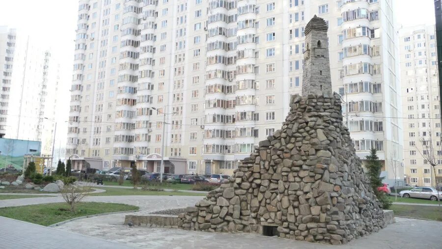 Ул кадырова 1. Бутово улица кадырова. улица кадырова в москве. южное бутово ул кадырова. памятник кадырову в бутово.