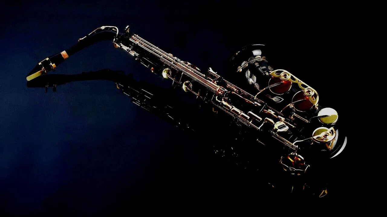 Джаз саксофон. Современные музыкальные инструменты. Саксофон. Саксофонист на закате. Джаз.