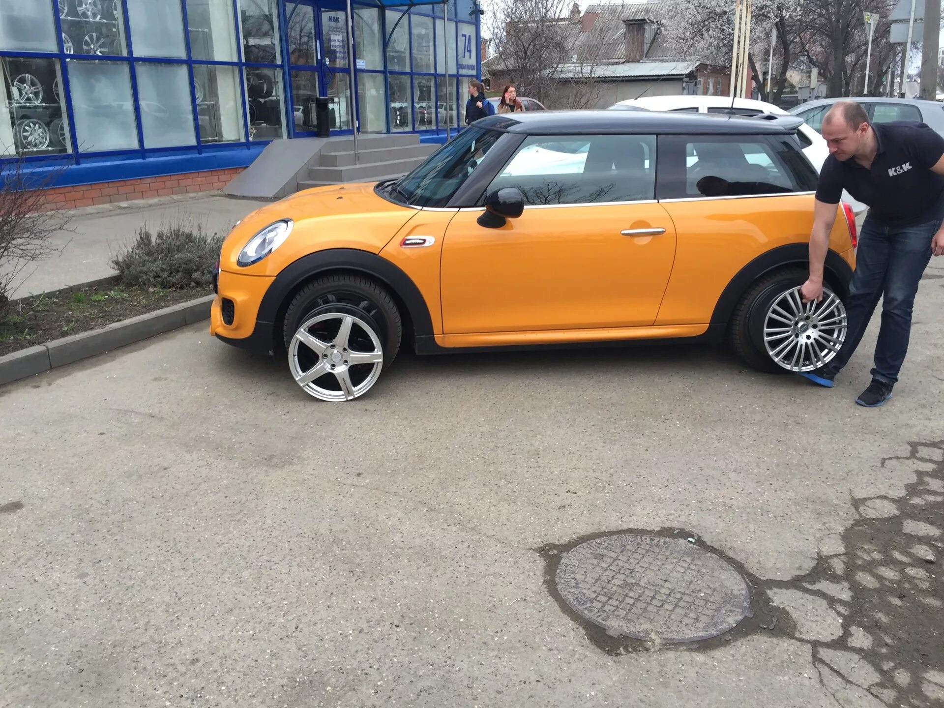 Диски мини купер. Mini cooper s r56 r17 wheels. Mini cooper jcw диски. Литье мини купер. Диски мини купер.