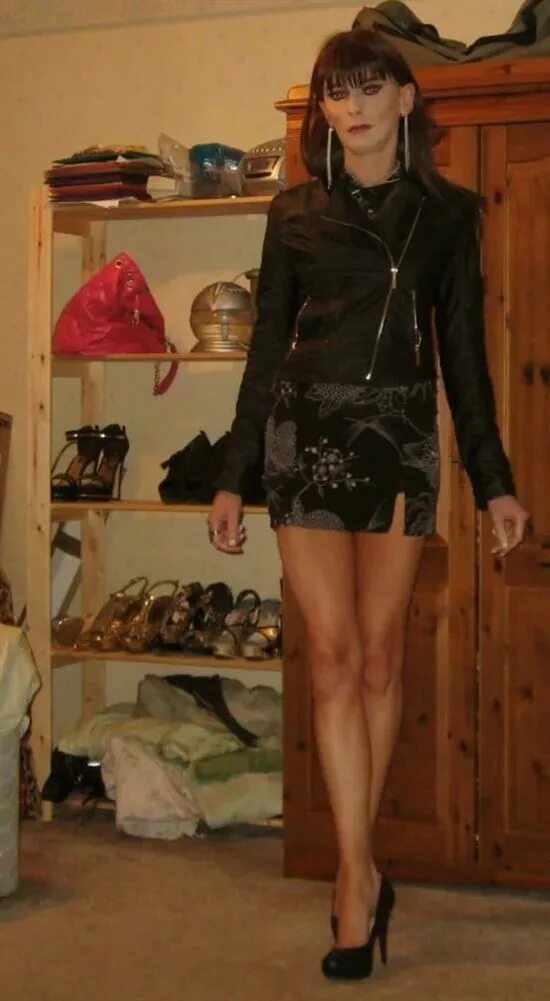 Пассив в женской одежде. Старые кроссдрессеры в образе. Мужчины переодетые в женское. Парни в женской одежде. Переодели в женскую одежду.