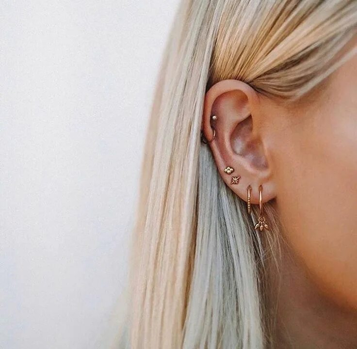 Multiple ear piercings - curated ear Ear piercings helix, Earings piercings, Cut