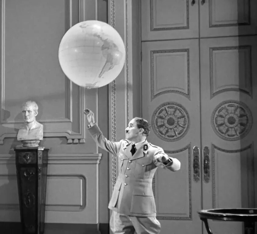 Топ актеров театра кукол. Удивили своим талантом. Чарли чаплин актер. Сьюзан бойл на шоу талантов первое выступление. Чарли чаплин с глобусом.