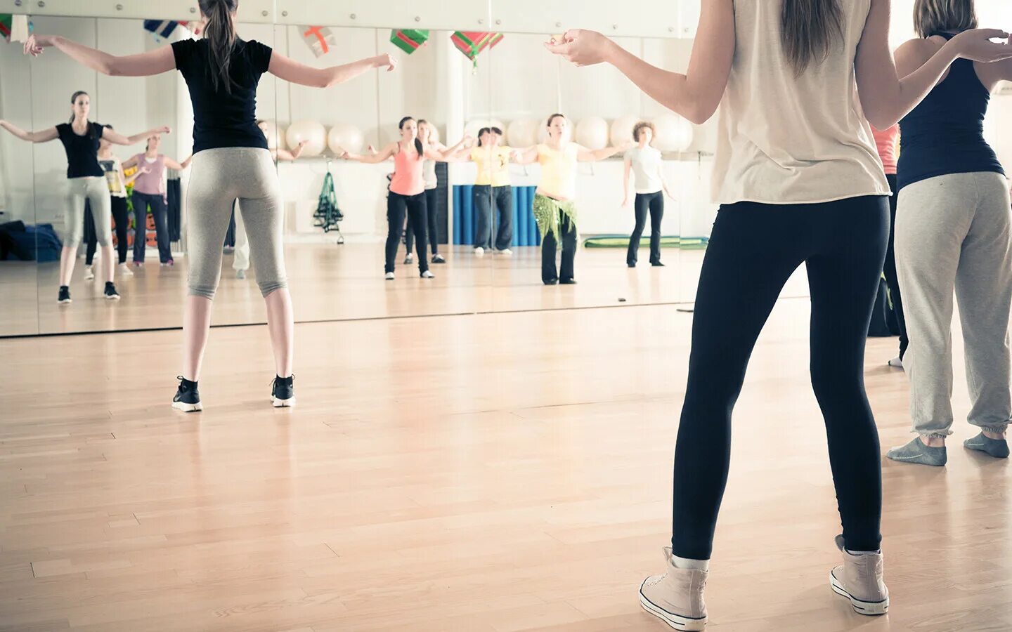 Susanin абонемент на 6 месяцев. 8 занятий. Растяжка для детей и взрослых. Детский фитнес лагерь пузыри. Фитнес студия май.