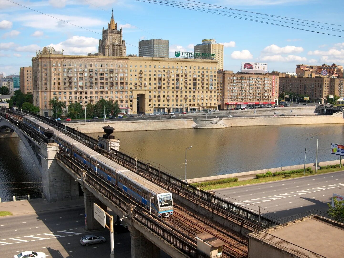 Где находится метро мост. Смоленский метромост в москве. смоленская набережная метромост. метромост киевская смоленская. смоленский мост в москве.