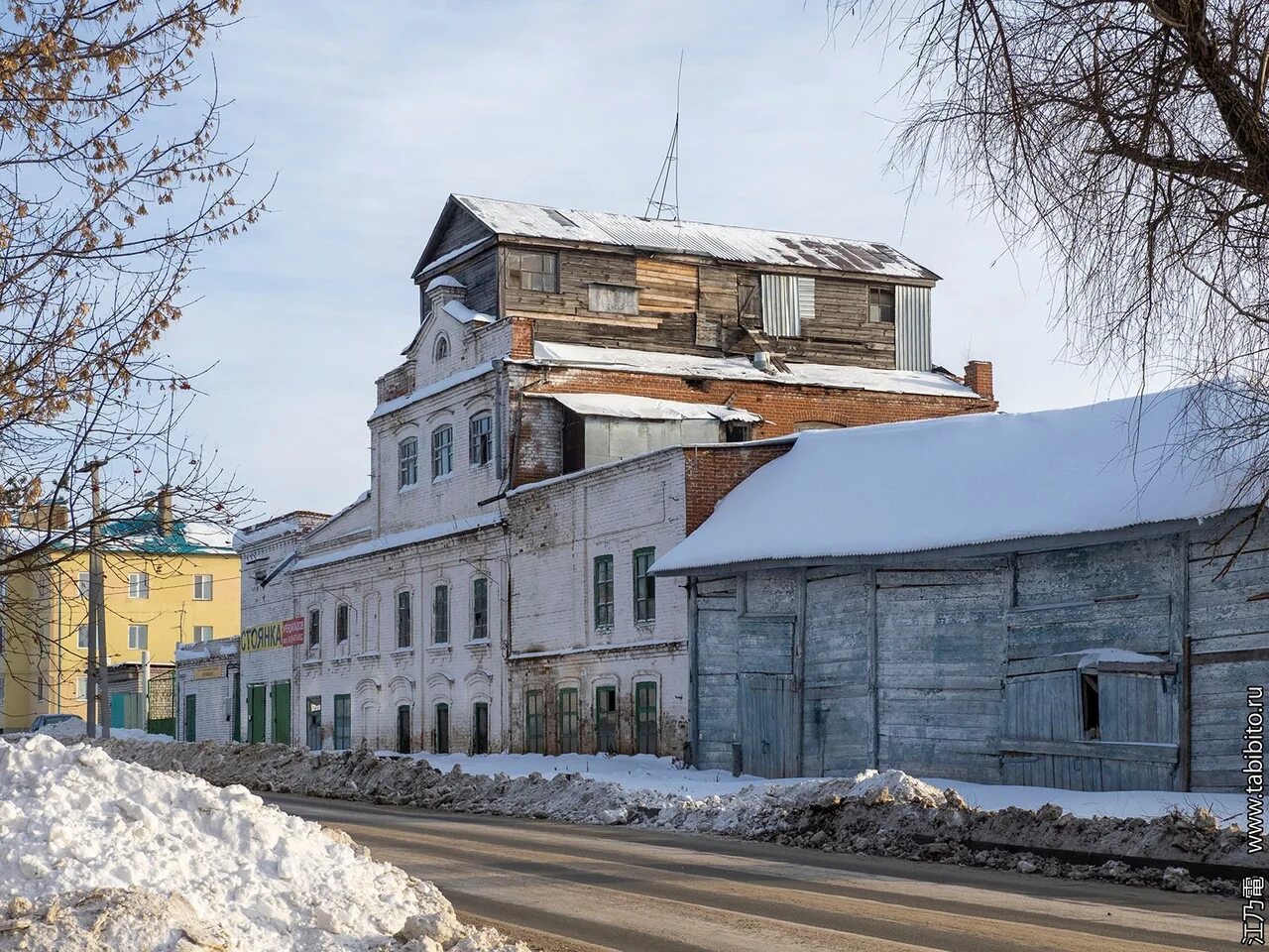 Типичный чистополь в чистополе. Встречи с жителями наш двор. Типичный чистополь в чистополе. Типичный чистополь. Чистополь старые дома.