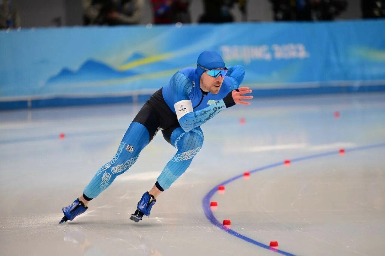 Конькобежцы Пекин 2022. Конькобежный спорт 2022. Зимние Олимпийские игры 2022 конькобежный спорт.