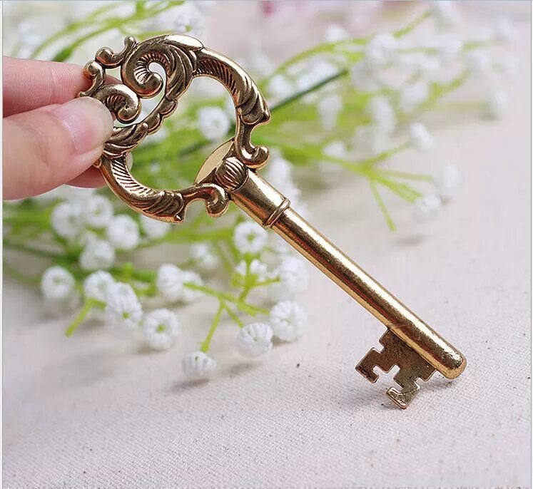 Украшенный ключ. Красивый старинный ключ. Волшебный ключ. Красивый ключик. Подарок с ключиком.