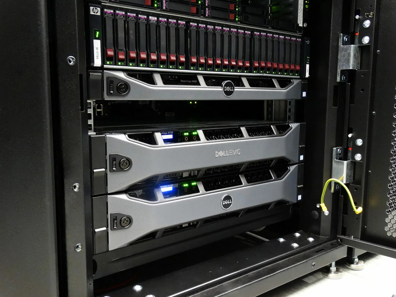 Установить сервер на телефон. Dell POWEREDGE r620. Сервер dell t710 Rack. Рельсы dell r620.