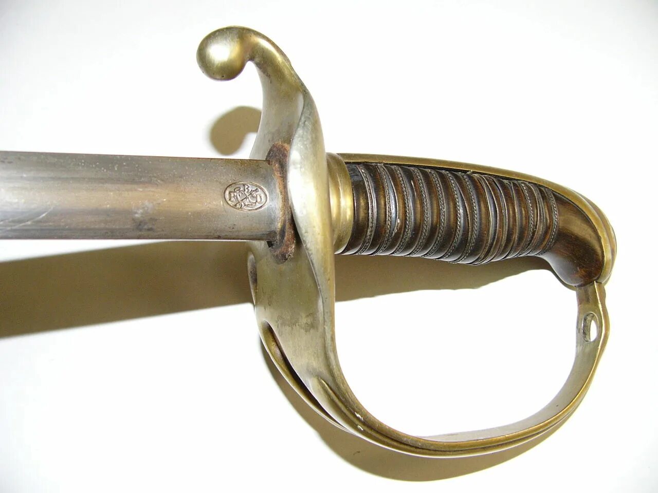 Шпага офицерская пехотная 1798. Шпага 4 буквы. Шпага морская офицерская. Рапира фото. Рукоять шпаги.
