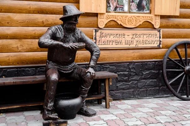 Лаптем щи хлебать