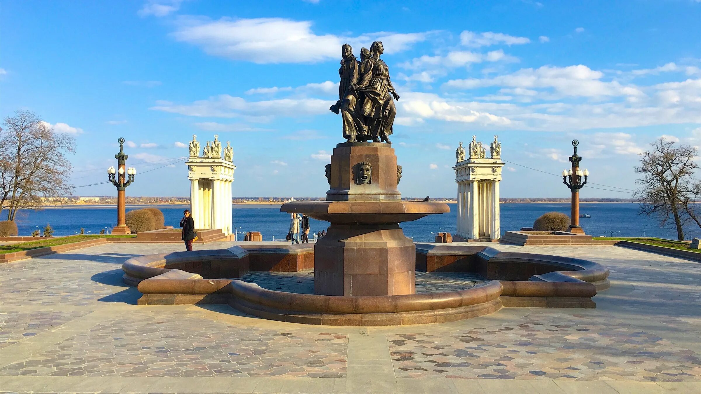 волгоград достопримечательности куда сходить приезжим. волгоград набережная мамаев курган. волгоград волгоградская область. волгоград достопримечательности мамаев курган памятник. музей-панорама сталинградская битва черно белая.