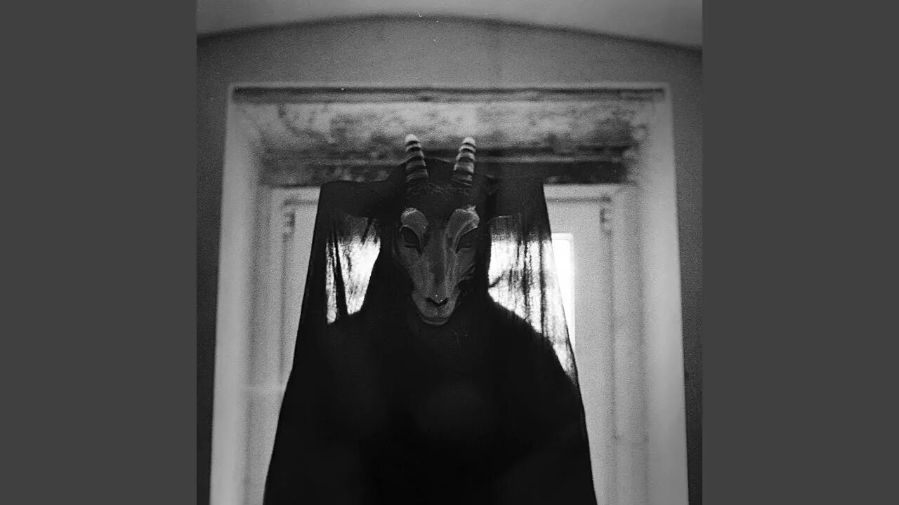 Devil by the window тхт. Тень девушки. Тень с рожками. Txt k pop группа енджун. Субин тхт 2021.