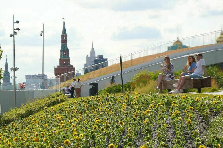 Москва июнь жарко. Жара в Магадане. Картинка 30 градусов в Москве. Погода на август 2023 в Москве. Какое лето ожидается в москве