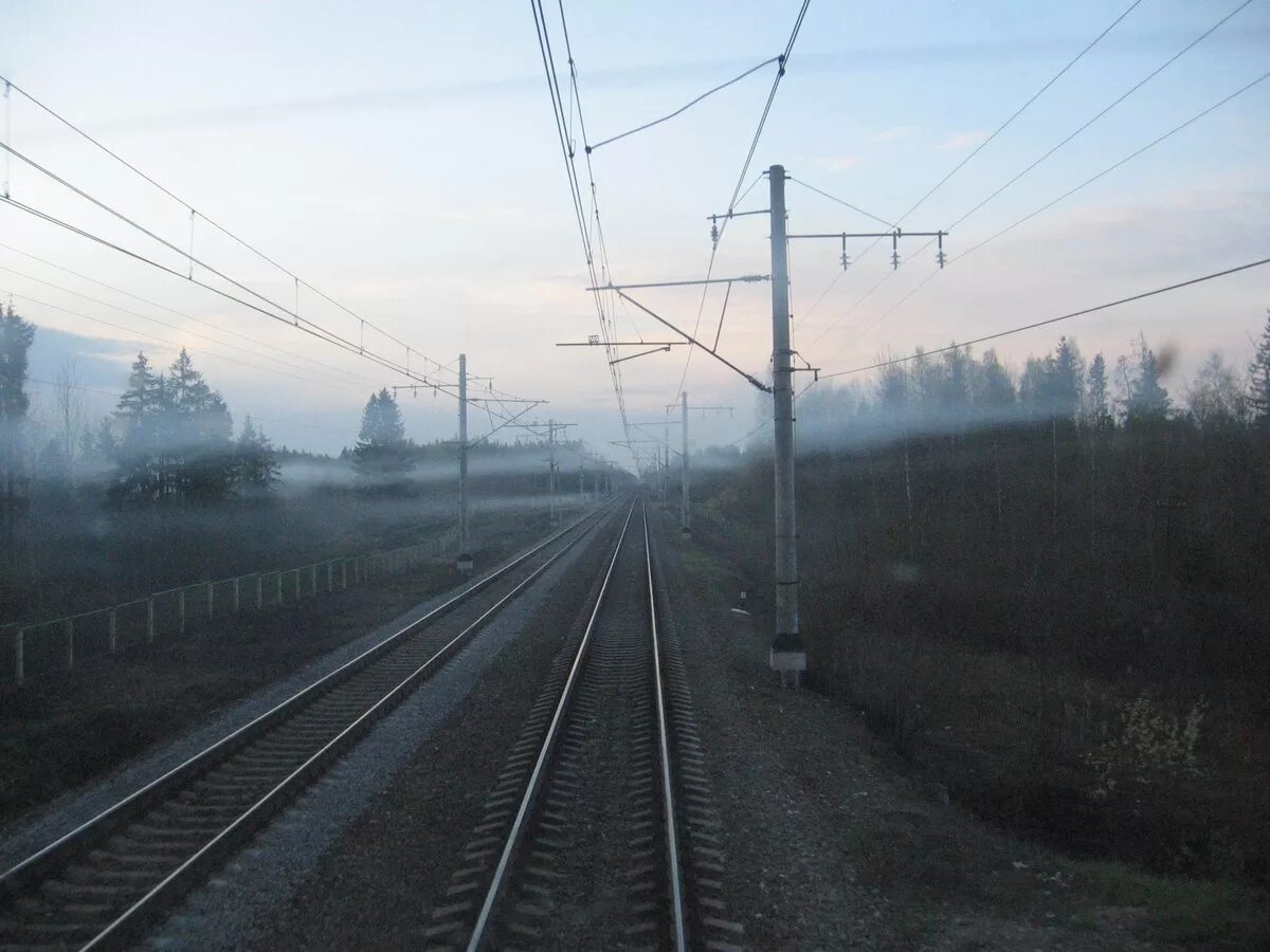 тепловоз 2тэ10м. жд санкт петербург туймазы. жд санкт петербург туймазы. старый оскол жд вокзал ночной.