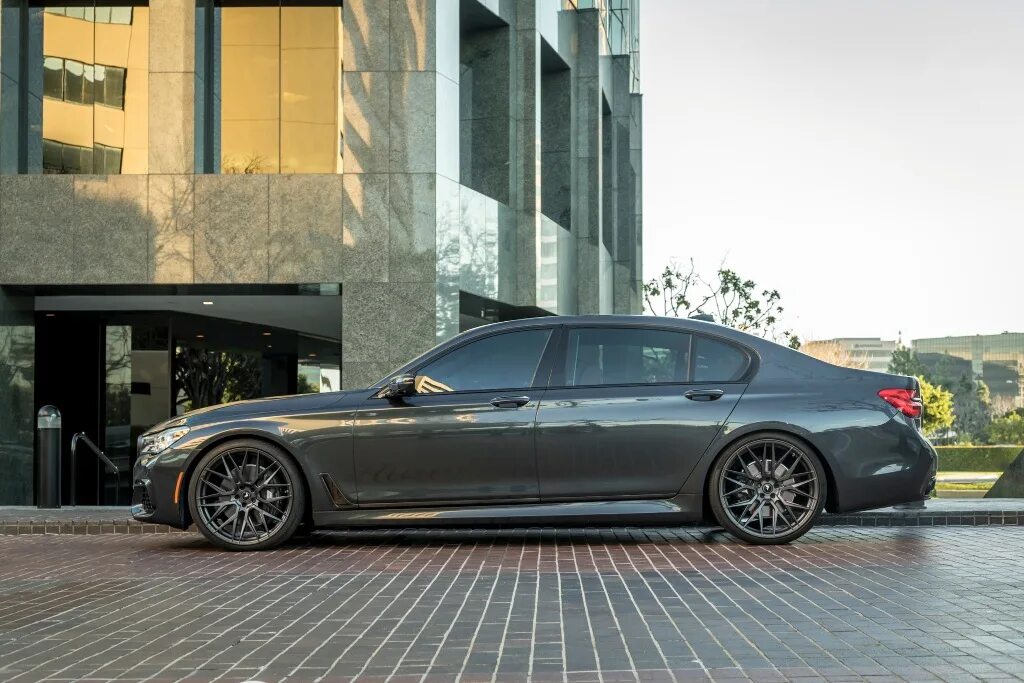 R 7 series. G11 r22 BMW 7. BMW 7 g11 r21. BMW 7 g12 Black. BMW g11 r22.