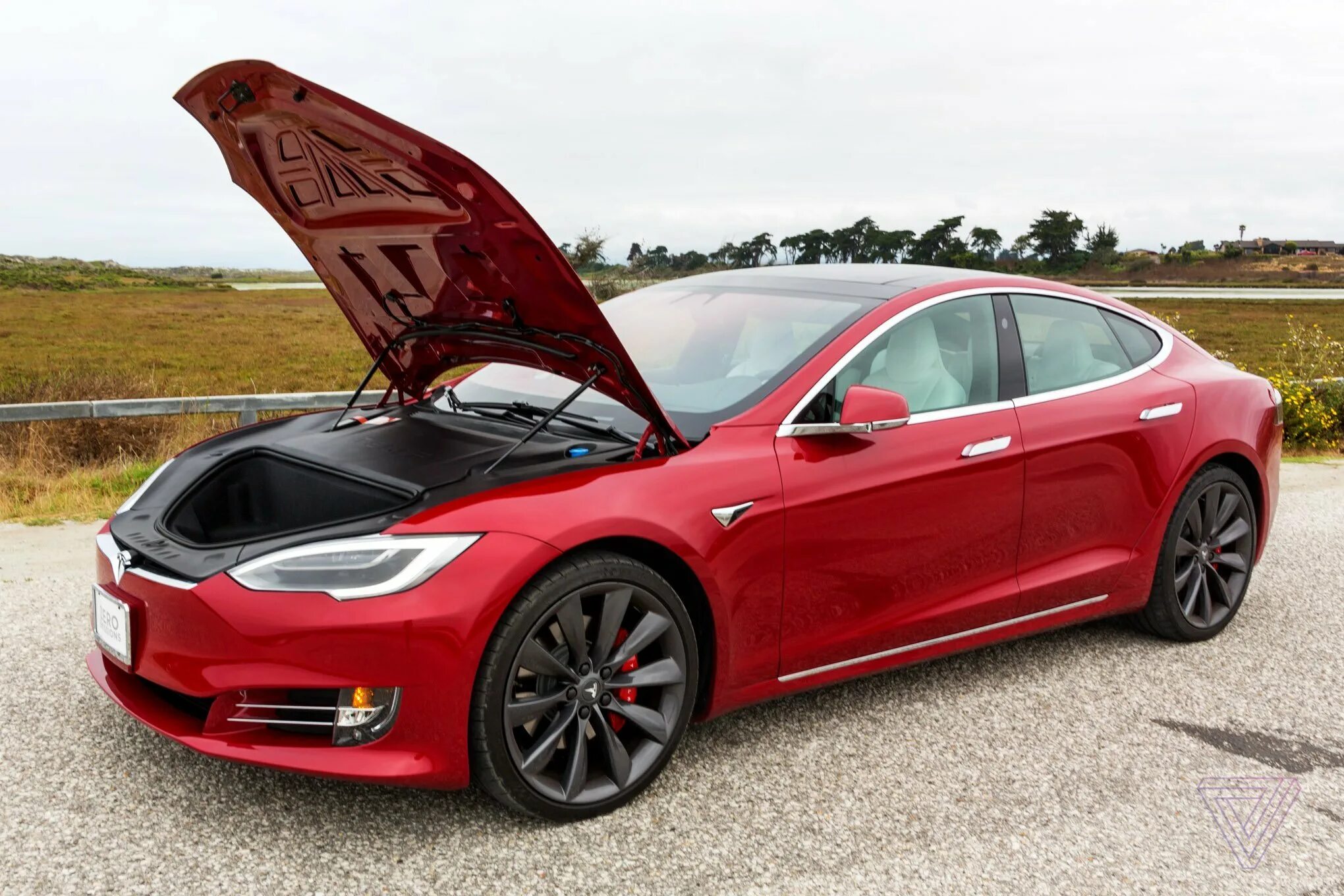 Машина тесла фото. Электромобиль Тесла. Tesla model s электроавтомобиль. Tesla model s p100d. Электрокар Tesla model s.