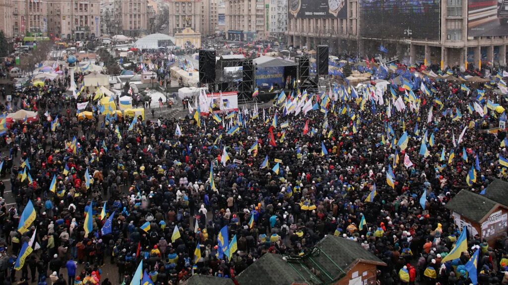 Украина исполнил. Поют на Майдане. Украинцы очнитесь. Украинцы поют гимн на Майдане. Поют гимн Майдан.