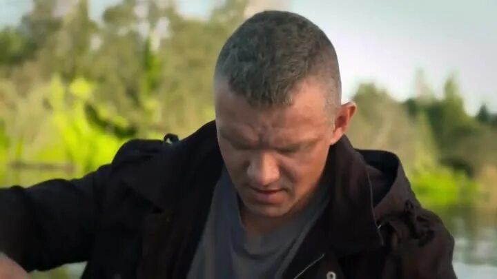 Энтони маки смертельная зона. Смертельная зона нетфликс. Эмили бичем смертельная зона. Холт маккэллани выстрел в пустоту. Смертельная зона (outside the wire) 2021.