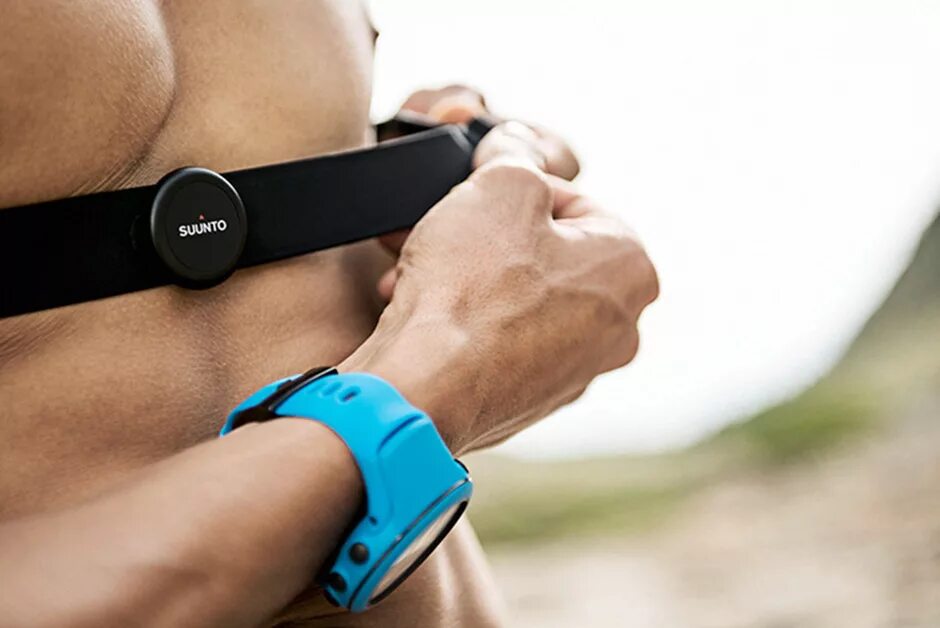 Часы с датчиком пульса. Suunto пульсометр нагрудный. кардиодатчик suunto. нагрудный датчик пульса suunto. часы для бега suunto.