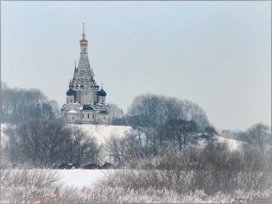 Преображенская церковь в селе остров московская область. Село остров московская область храм преображения господня. Село остров кременки. Церковь преображенская в селе острив 16 век. Храм спаса преображения в селе остров.