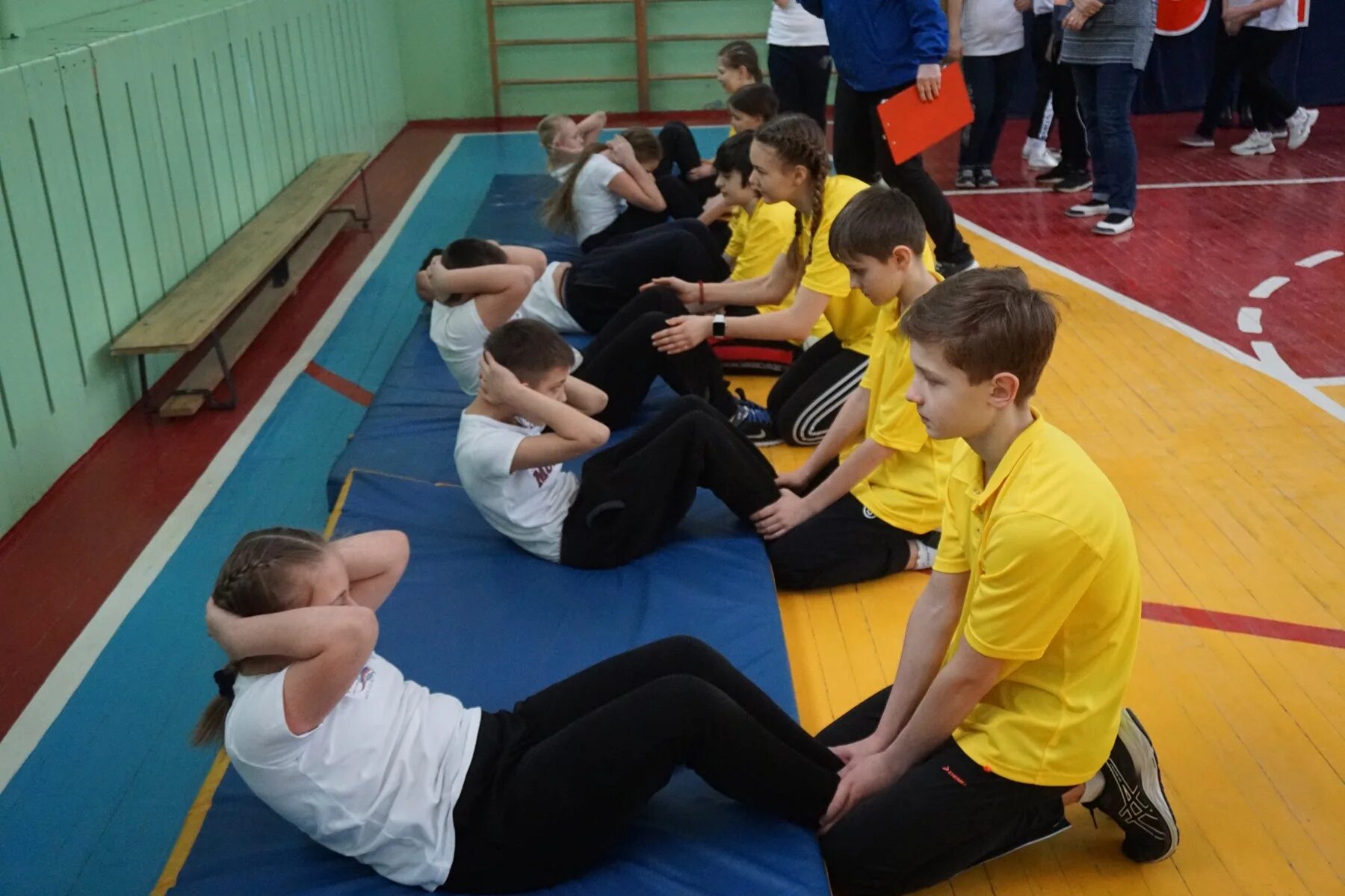 Среди ребят занимающихся в спортивном центре. ГТО В школе. ГТО школа Камышин. ГТО гири юноши. Состоится фестиваль ГТО среди колледжей Москвы..