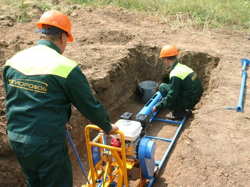 Прокол дороги для водопровода. Прокол ГНБ технология. ГНБ прокол мини 110. Прокладка трубопроводов методом бурошнек. Горизонтальное бурение гб1421.