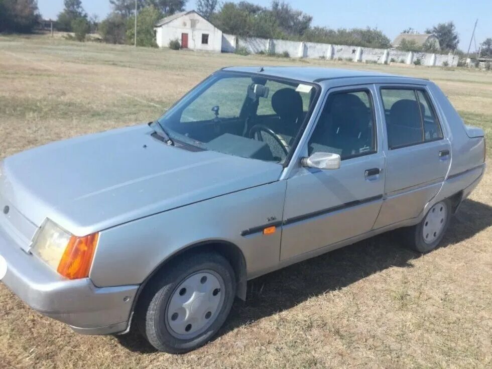 Славута автомобиль. Заз 1103. Заз-1103 славута. Заз славута люкс. Заз 1102 таврия седан.