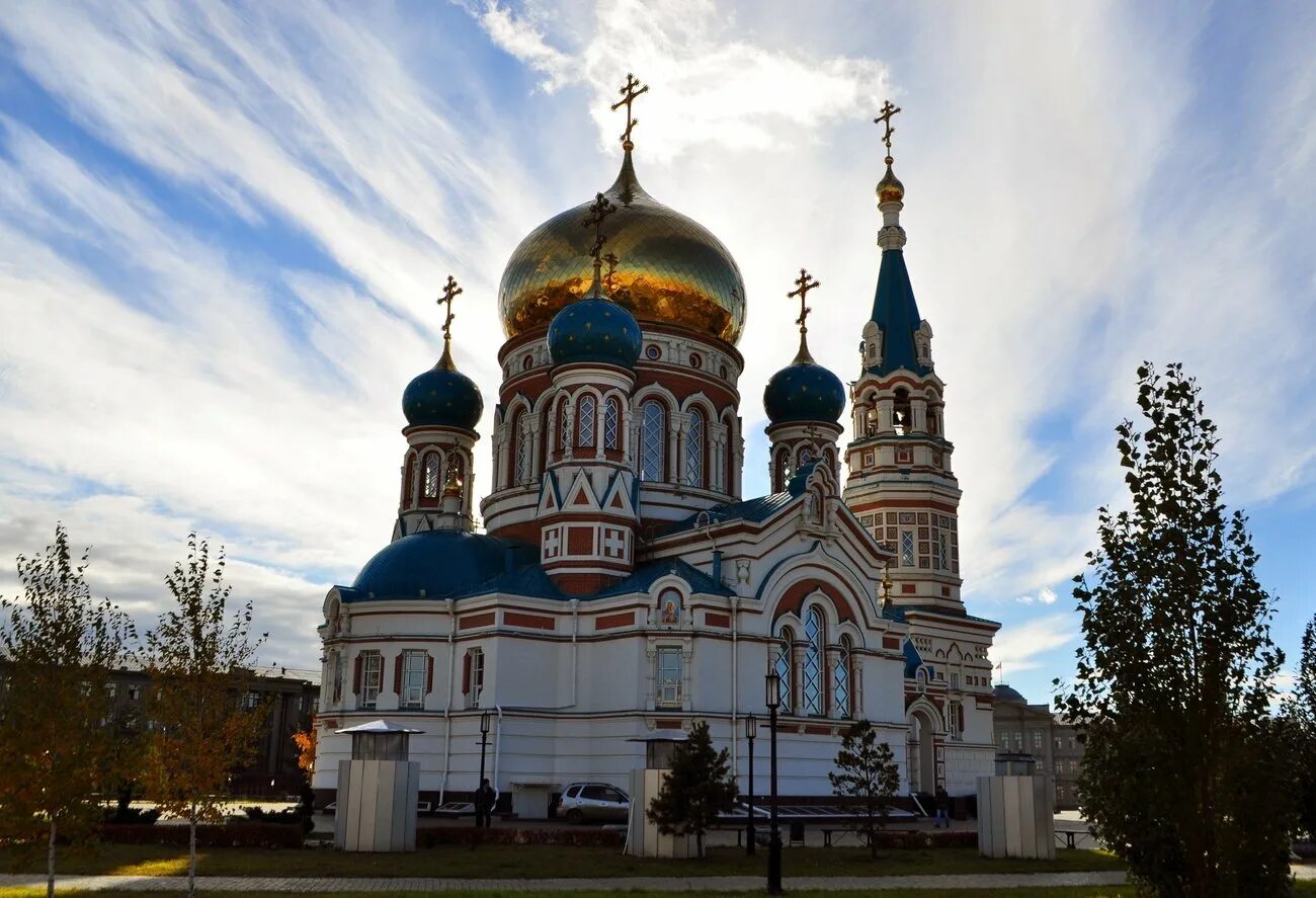 Кафедральный собор омск. Успенский собор омск рустика. Омск крестовоздвиженская крестовоздвиженский собор. Церкви омска службы. Омский кафедральный христорождественский собор.