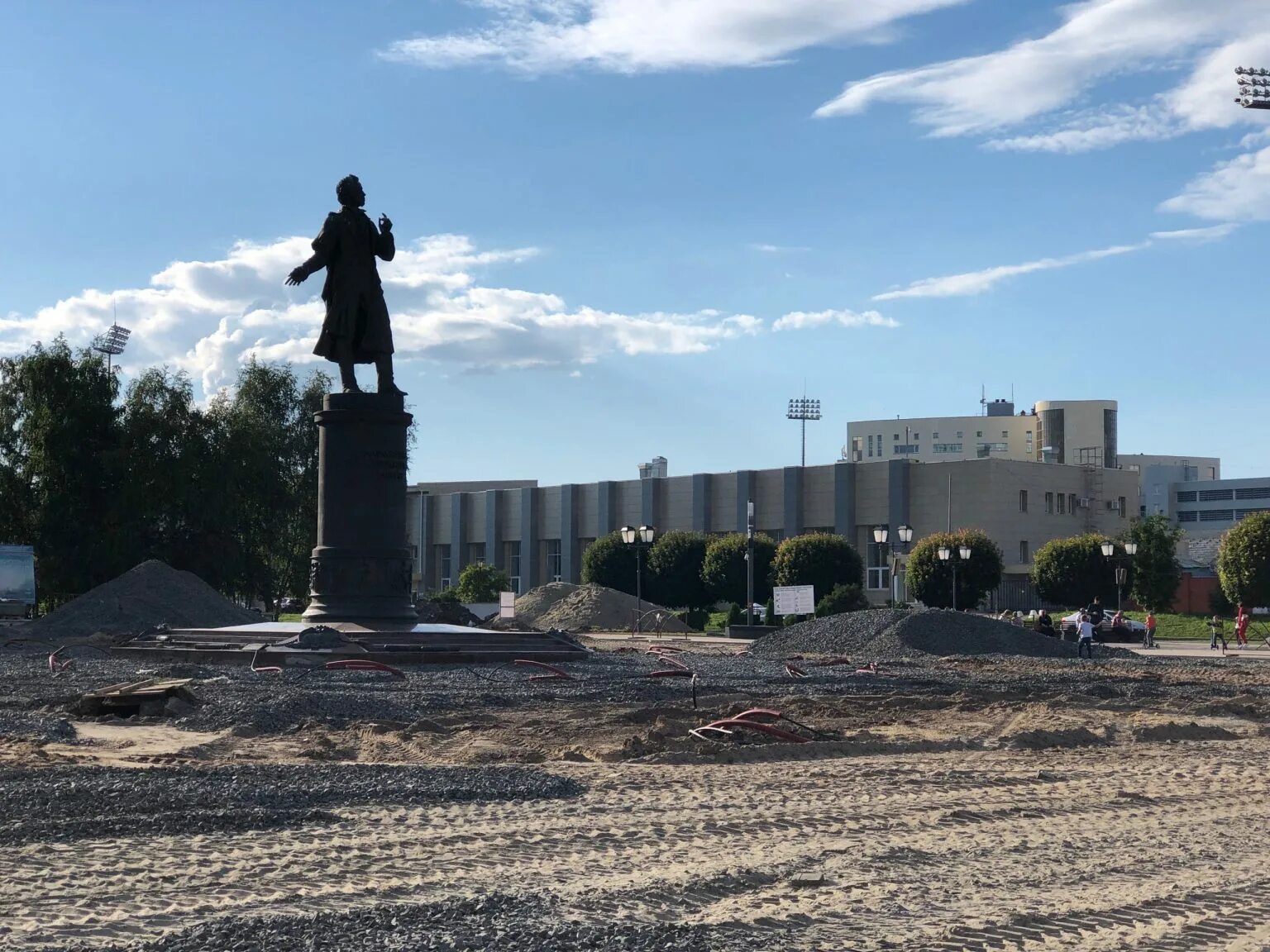 Драм театр курск пушкина. Курск площадь драмтеатра. город курск театральная площадь. драмтеатр курск 2025. пушкинский театр курск.