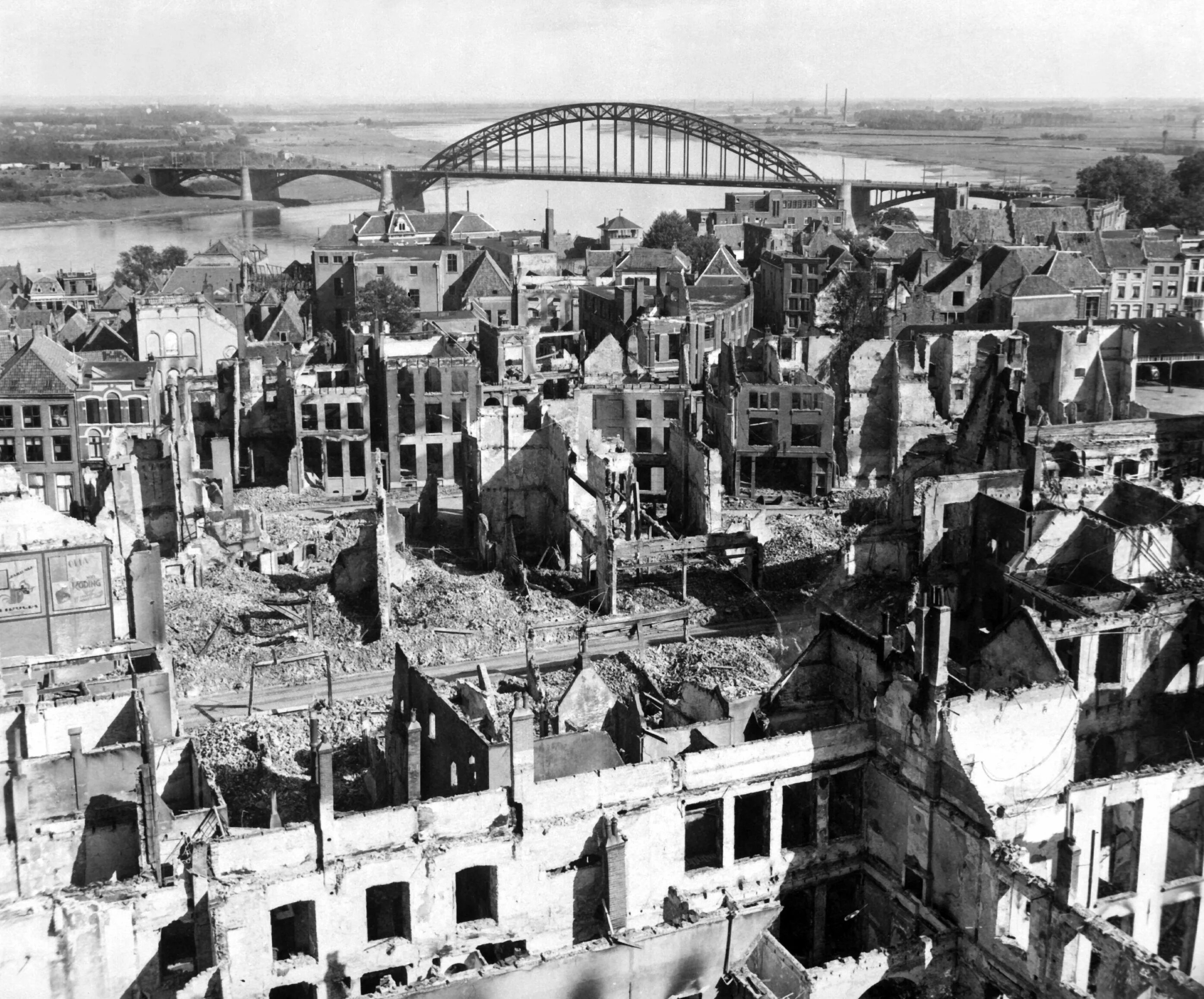 Немецкие города после войны. Маркет Гарден 1944. Дрезден бомбардировка 1945. Операция Маркет Гарден.
