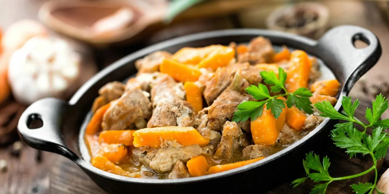 Lamb stew (lamb, sweet pepper). Мясо в белом соусе как в детском саду. Фрикасе с индейкой. Телячий бланкет. Рагу в белом соусе буквы.