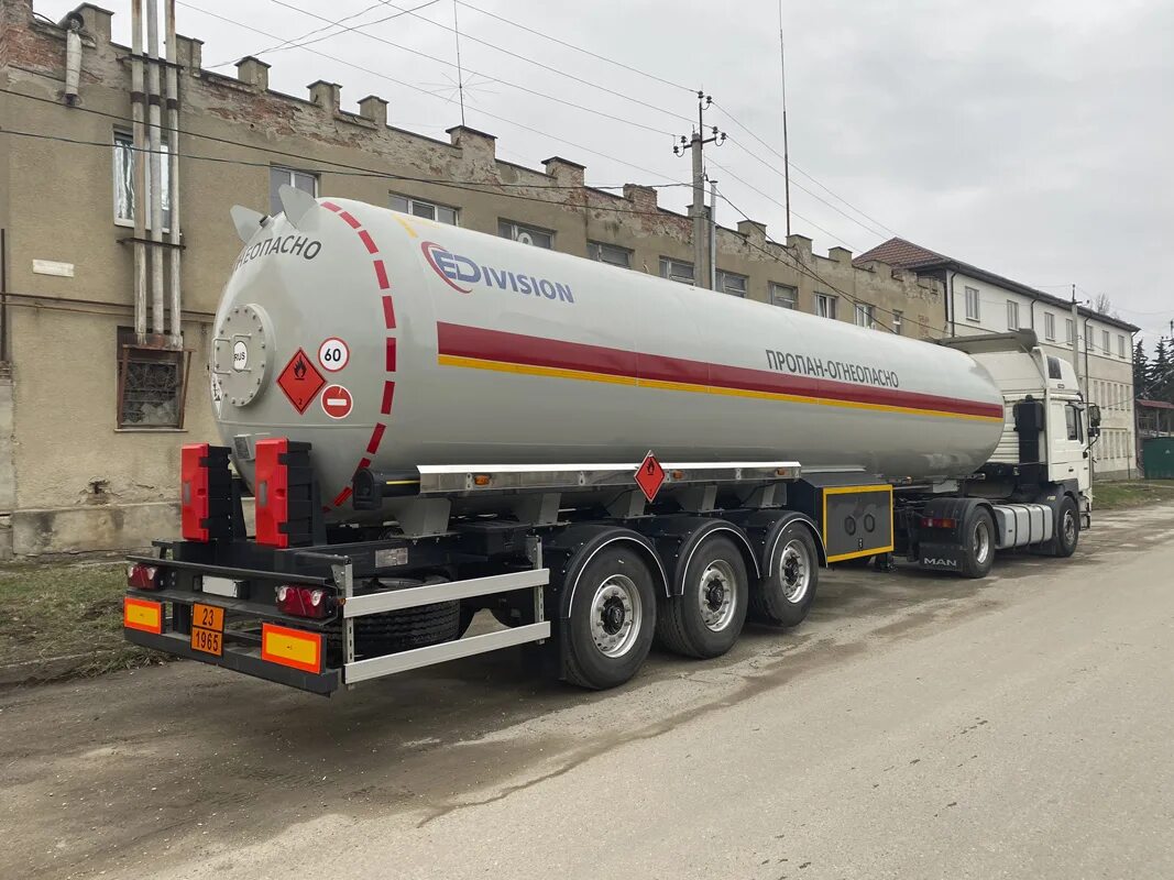 автомобиль газ цистерна. Scania цистерна битум. полуприцеп цистерна, “turon trailer” объём - 45 лт. цистерны кг. полуприцеп цистерна 96451.