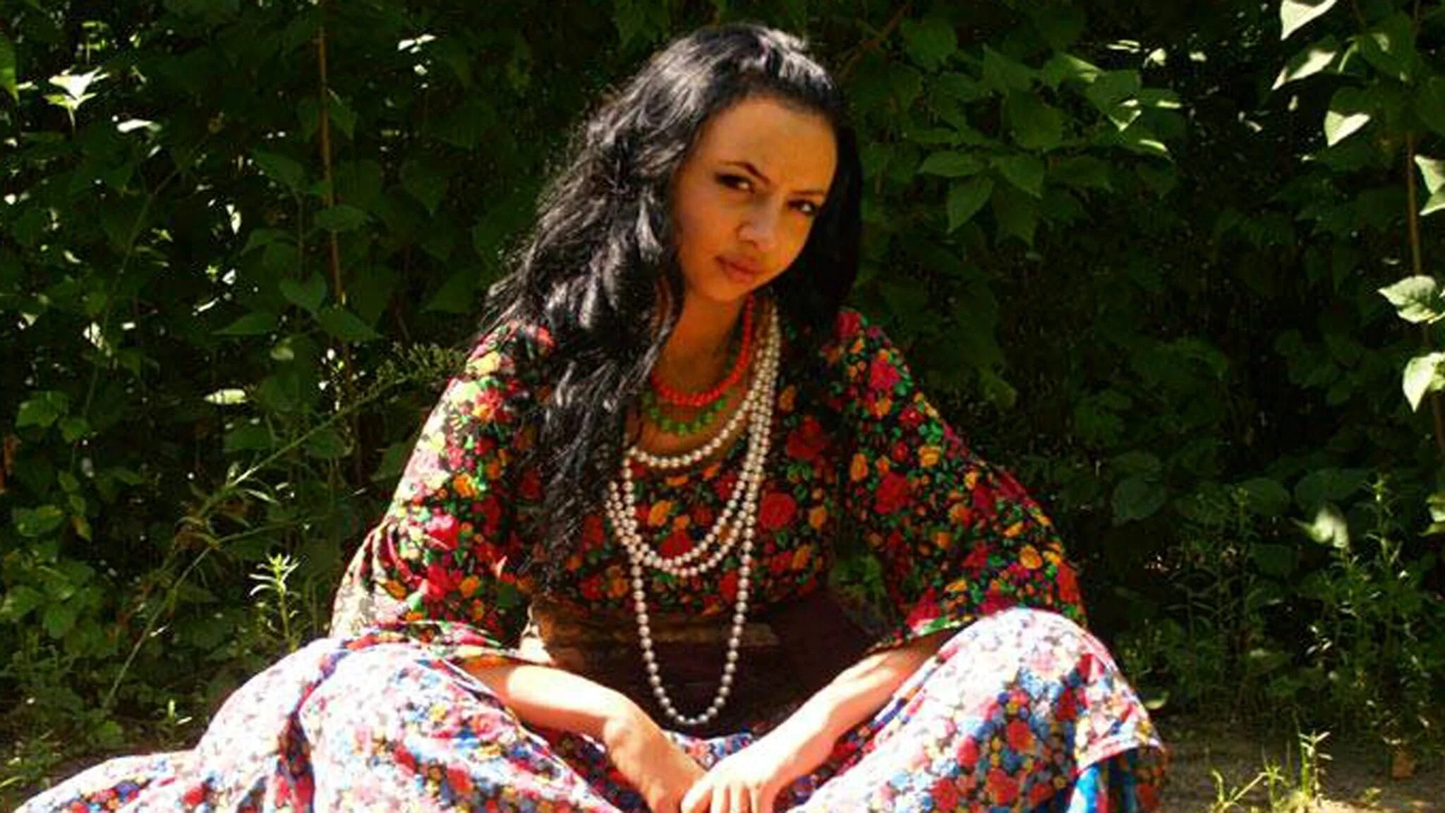 Цыганские девушки фото. Девушки цыганки. красивые цыгане женщины.