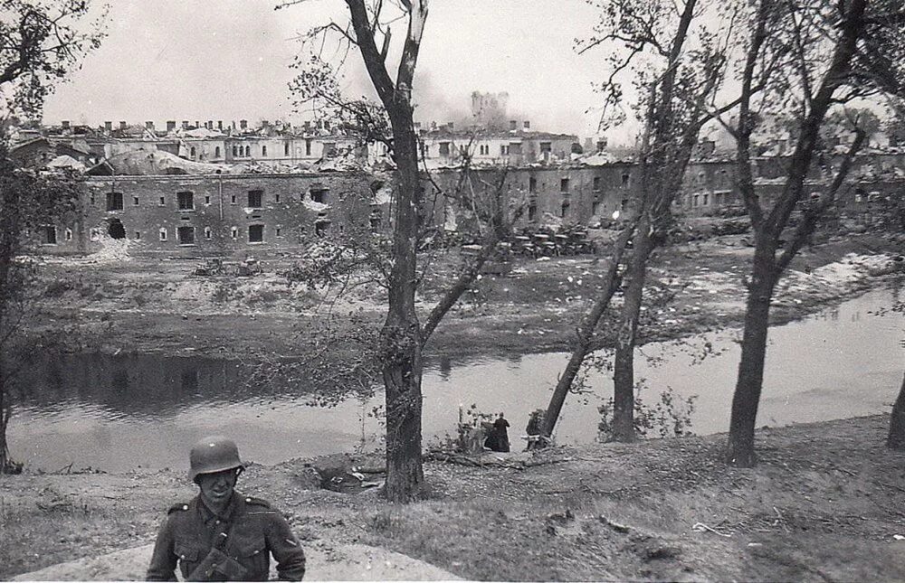 Крепости во время великой отечественной войны. Брестская крепость Брест 1941. Фотохроника Брестская крепость 1941. Брестская крепость 1941 до войны.